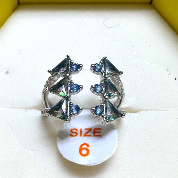 RBP6648 Modern Elegance GREEN Rainbow Topaz Size 6 Ring - Picture 1 of 3